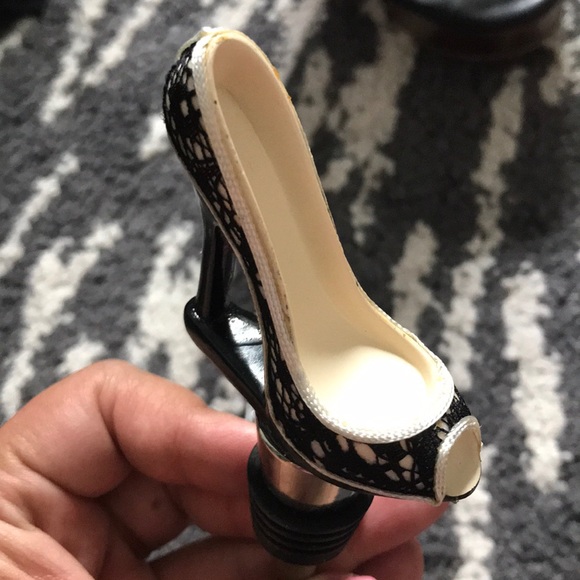 🍷 Wine Bottle Stoppers (NWOT) - Picture 2 of 4